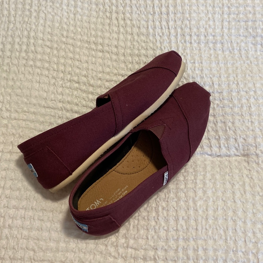 Tom’s maroon, very gently used!